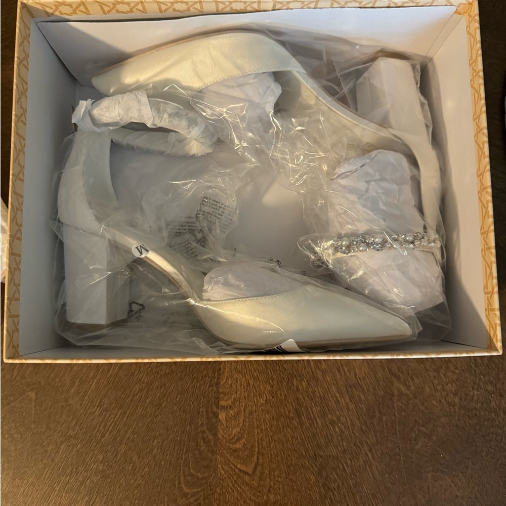 NEW Badgley Mischka Bridal Shoes